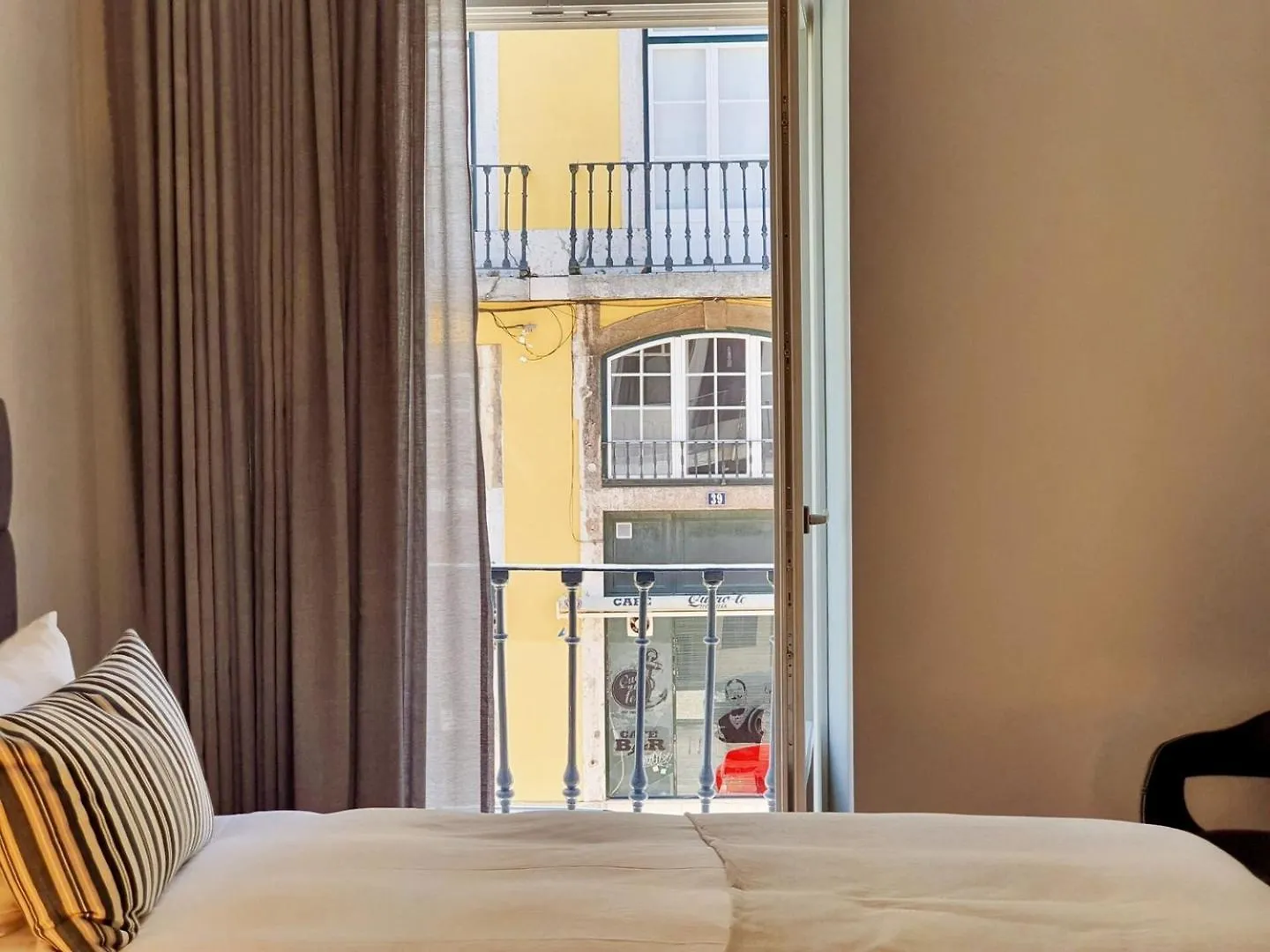 Stylish Modern Home In The Heart Of Cais Do Sodre Lisbon